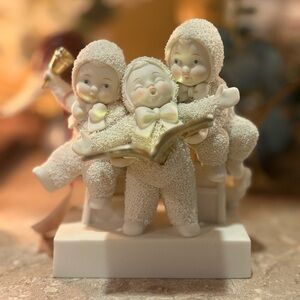 Department 56 Snowbabies 2001 “Sing A Song”.